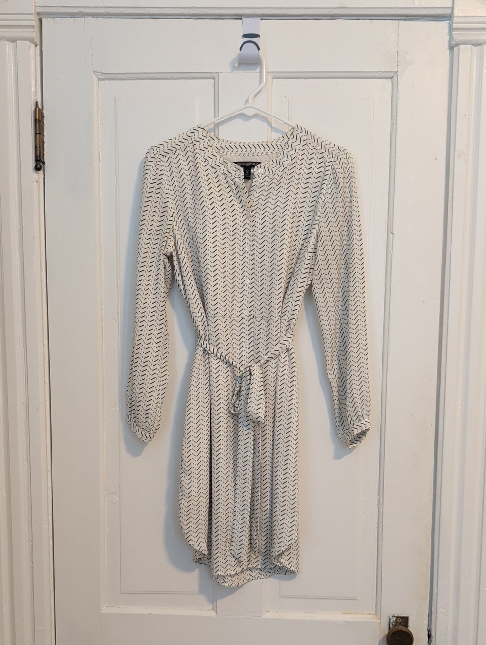 Banana Republic Cream Long-Sleeve Printed Tie-Waist Dress